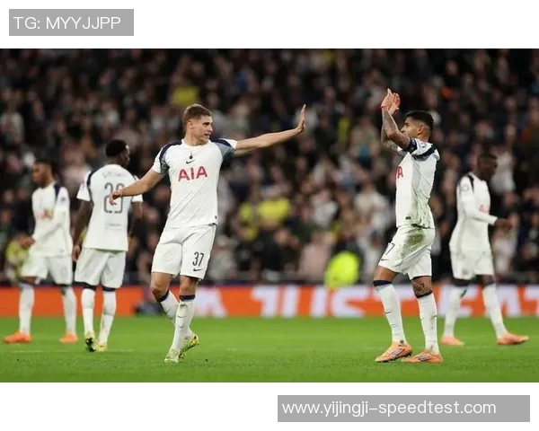 西甲赛场惊现冷门曼联凭乌龙球小胜热刺引发全场热议